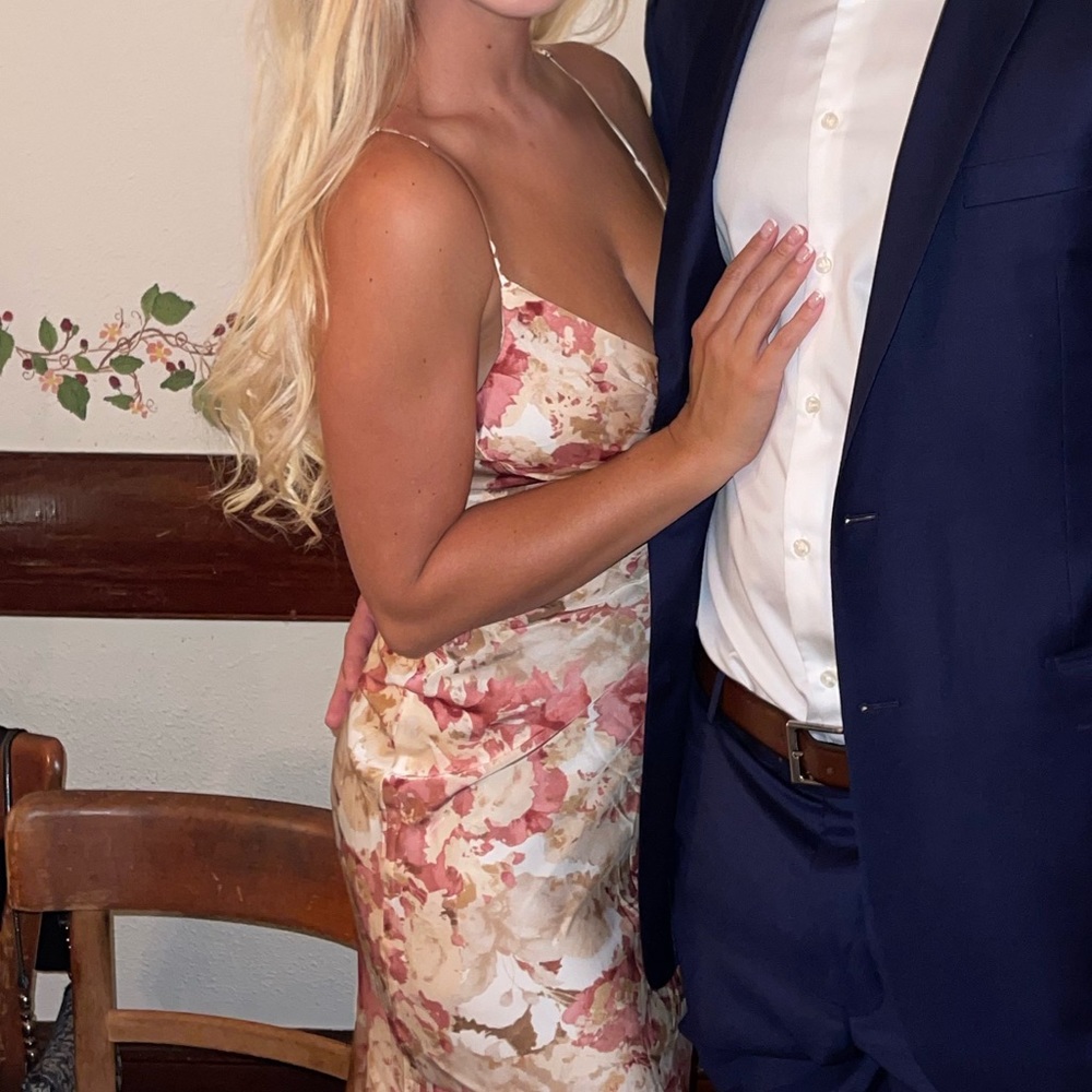 Selfie Leslie Boutique lake como Fitted Floral MIDI Dress - Picture 10 of 10